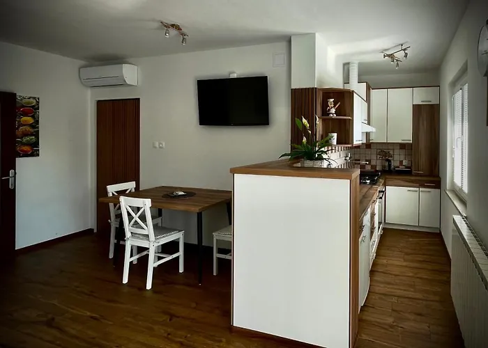 Relax アパート ポルトローシュ